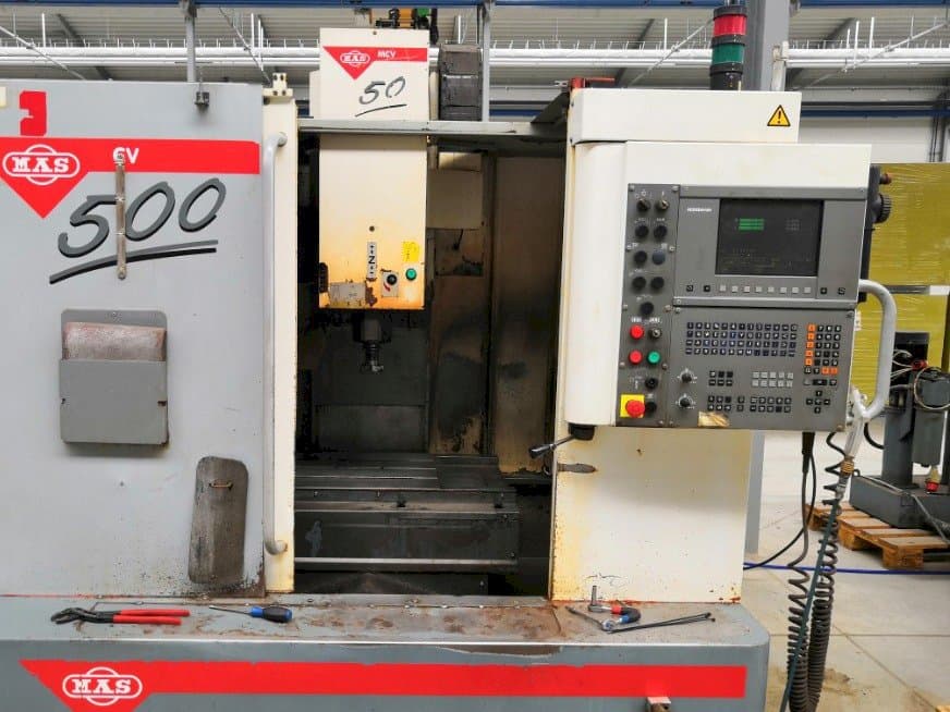 Vooraanzicht  van KOVOSVIT MAS MCV 500 CNC  machine