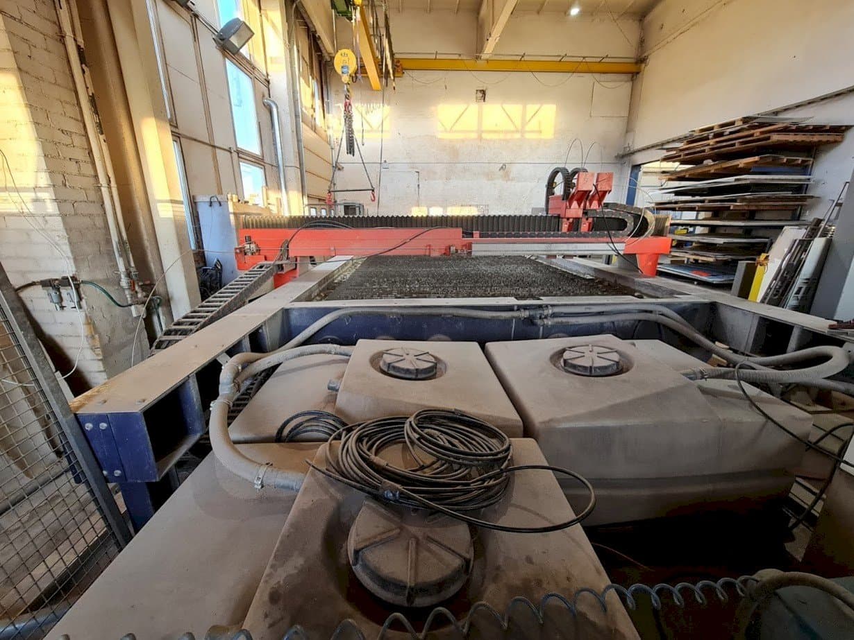 Vooraanzicht van Bystronic ByJet Classic L 6030 machine