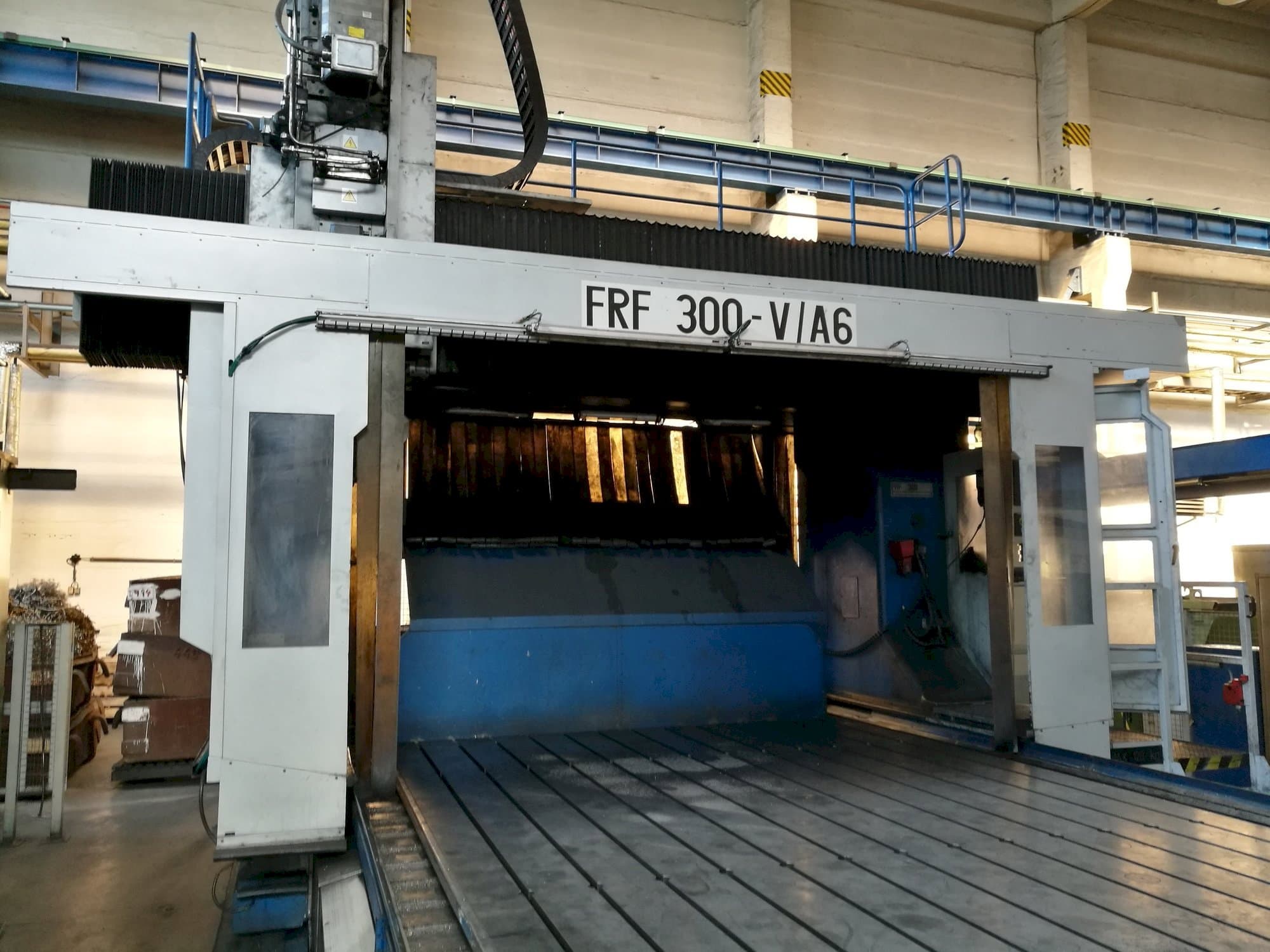 Linkerzijdeaanzicht  van TOS FRF 300 V/A6  machine