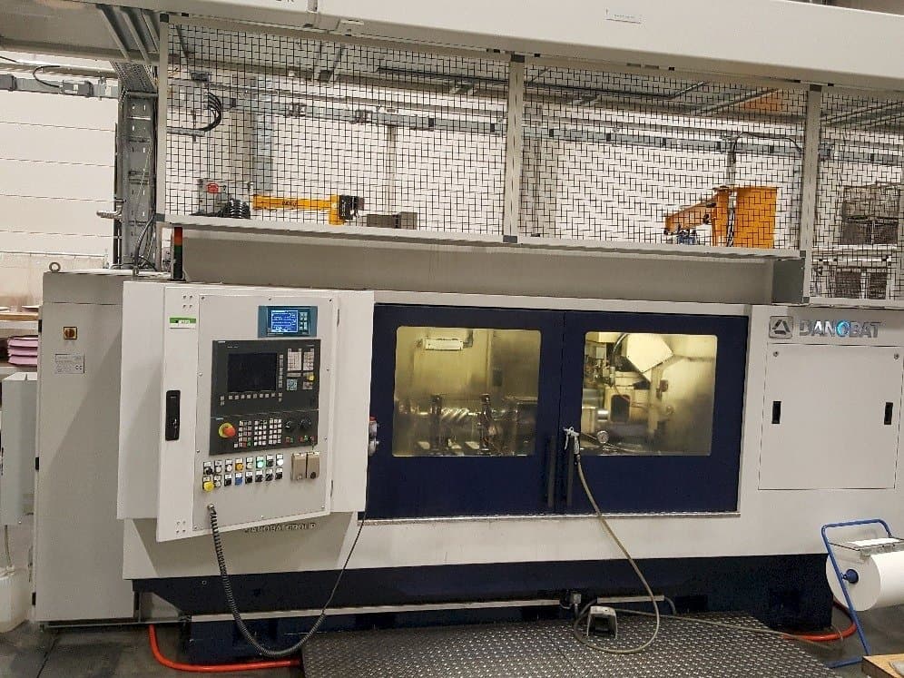 Vooraanzicht van DANOBAT WT-62-3B machine