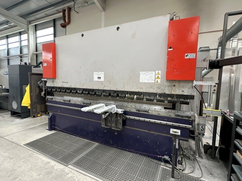 Vooraanzicht van Bystronic AFM EP160 machine