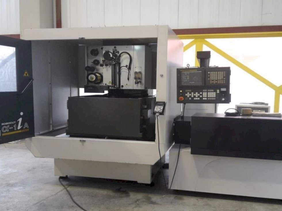 Vooraanzicht van FANUC Robocut α-1iA machine