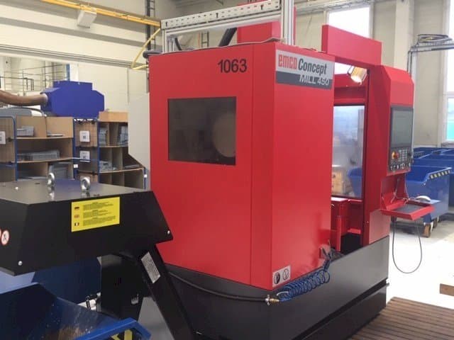 Vooraanzicht van EMCO Concept Mill 450 machine