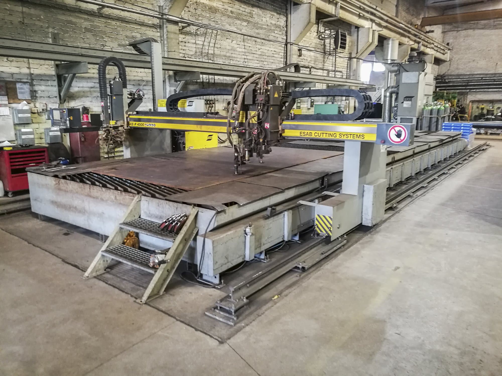 Recht aanzicht van ESAB SXE-P2 4500 machine