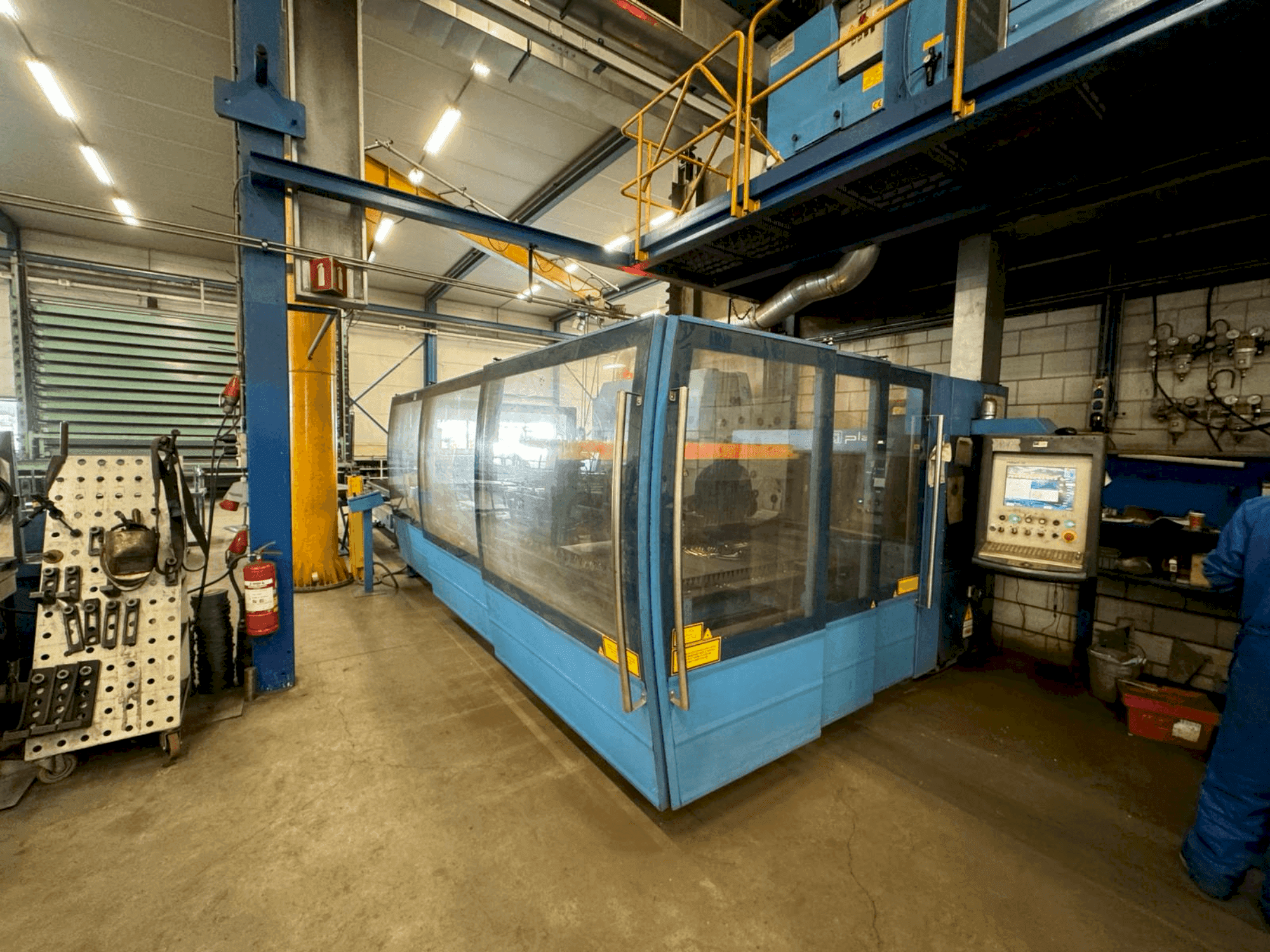 Vooraanzicht van Prima Power Platino 1530HS 3kW CO2 machine