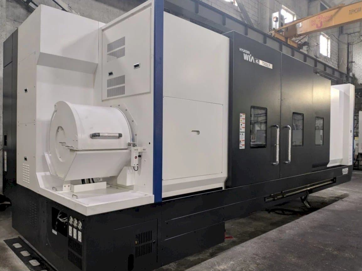 Vooraanzicht van Hyundai Wia KL 7000 LY machine