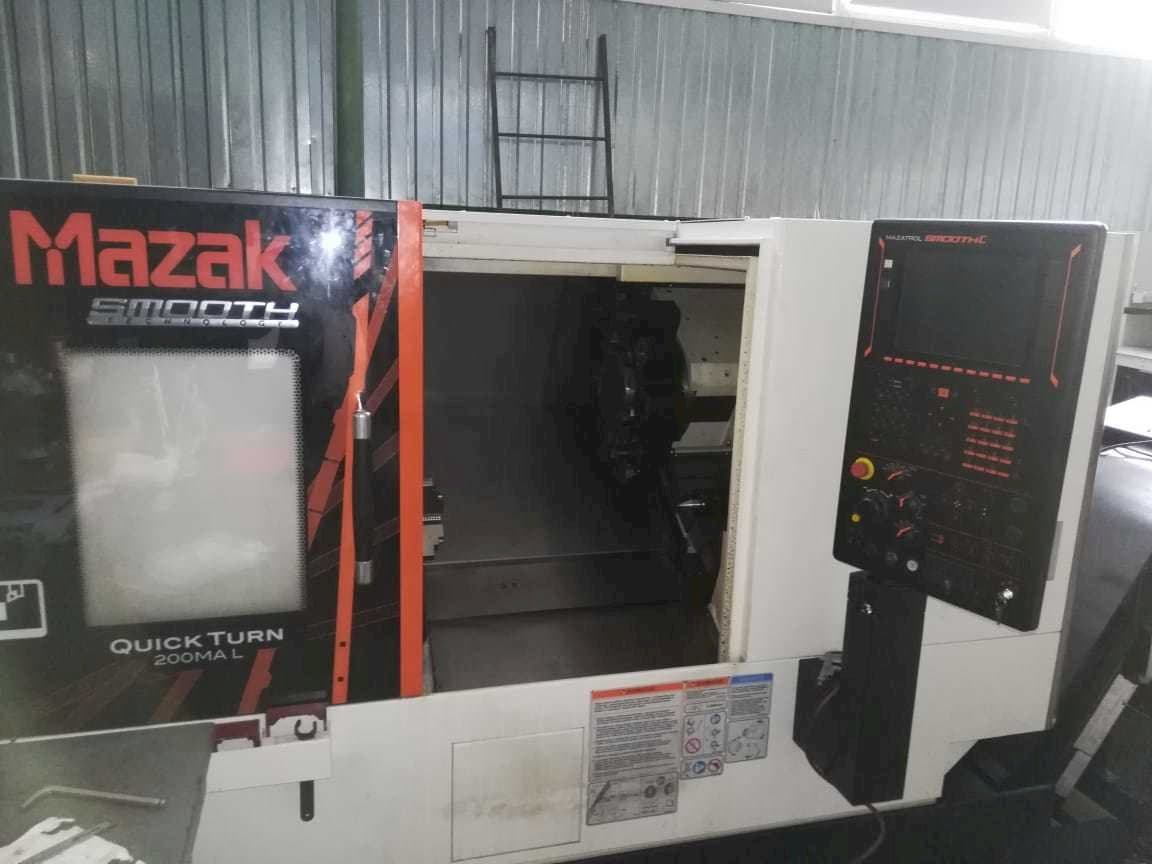 Vooraanzicht van Mazak Quick Turn 200MA L machine