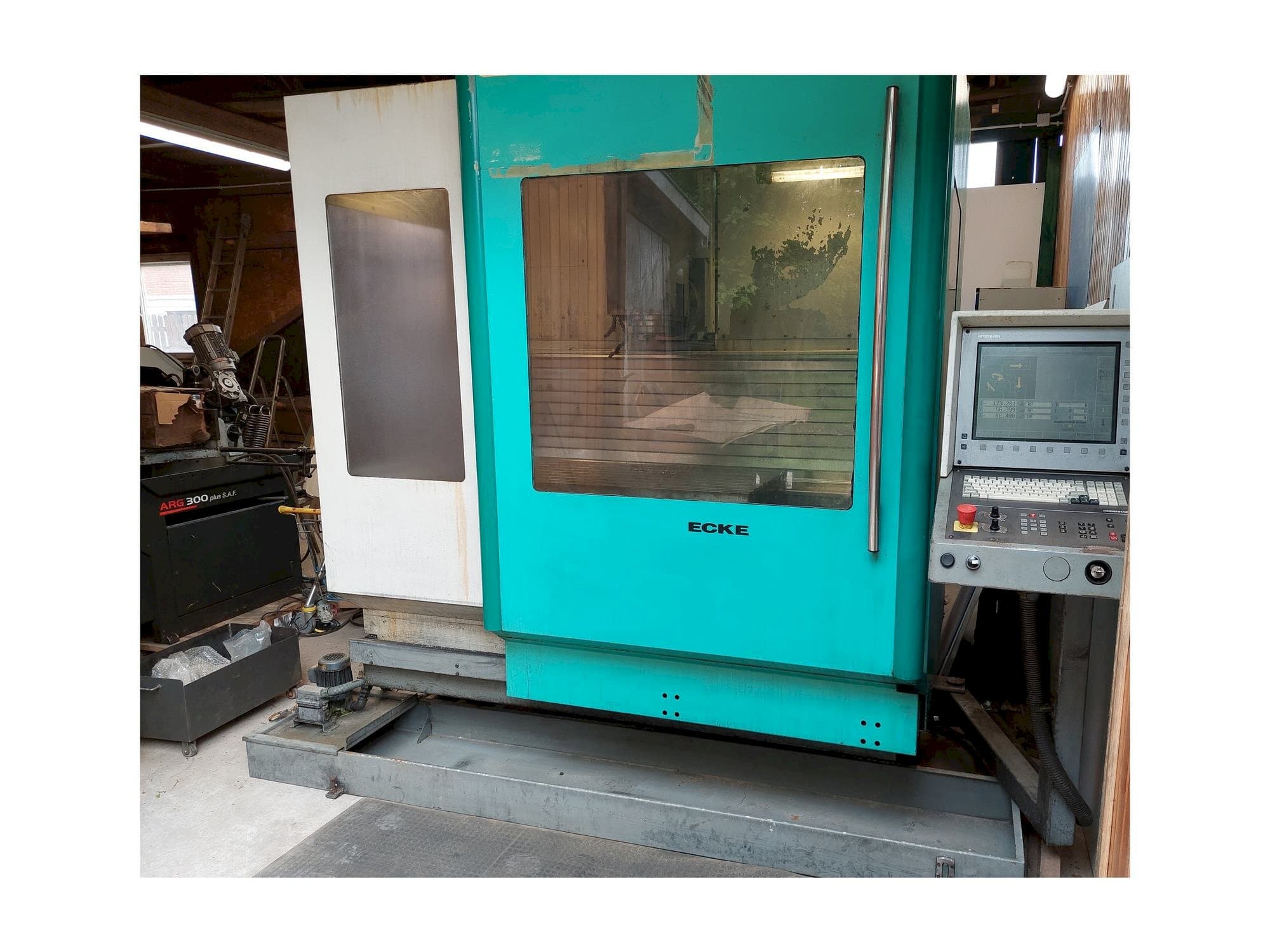 Vooraanzicht van DECKEL MAHO DMU 60 E machine