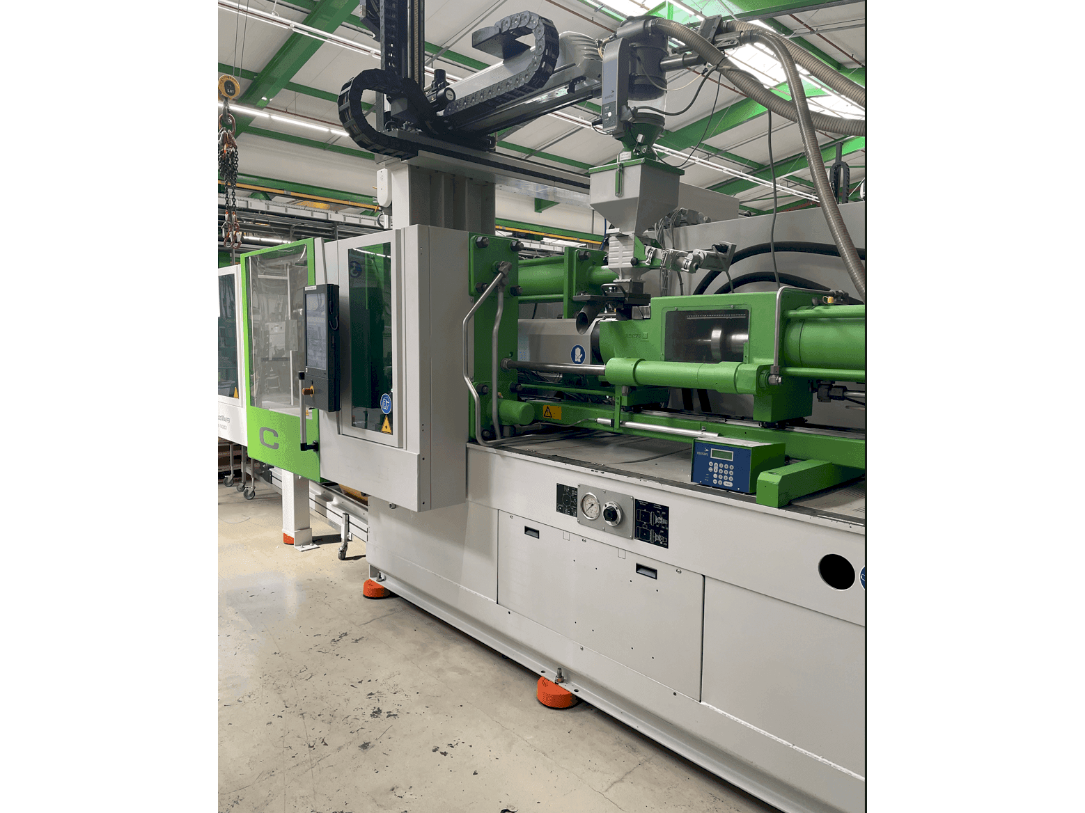 Vooraanzicht van Krauss Maffei KM 200-1400CM machine