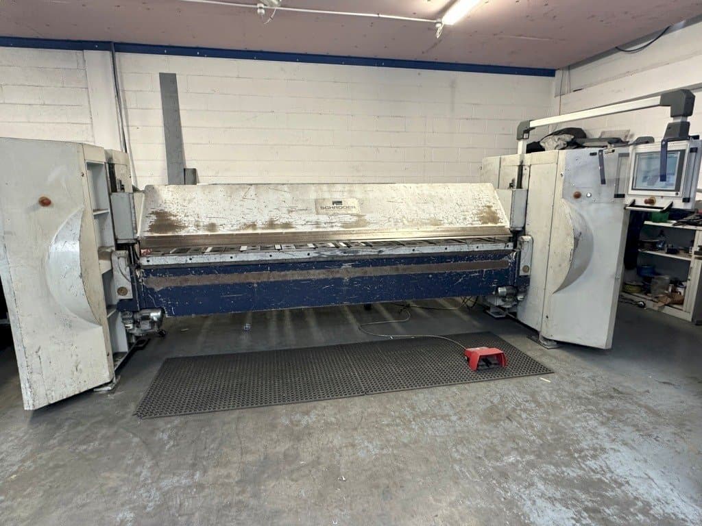 Vooraanzicht van SCHRODER SPB 3200/3.0 machine