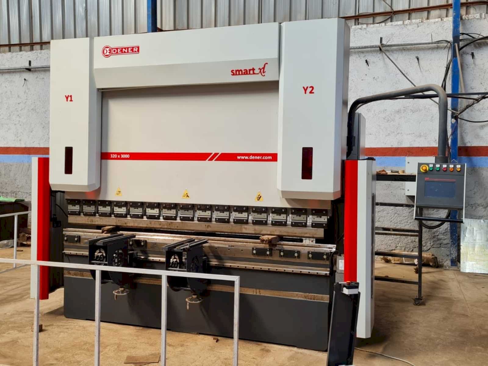 Vooraanzicht van DENER SX 30320 machine