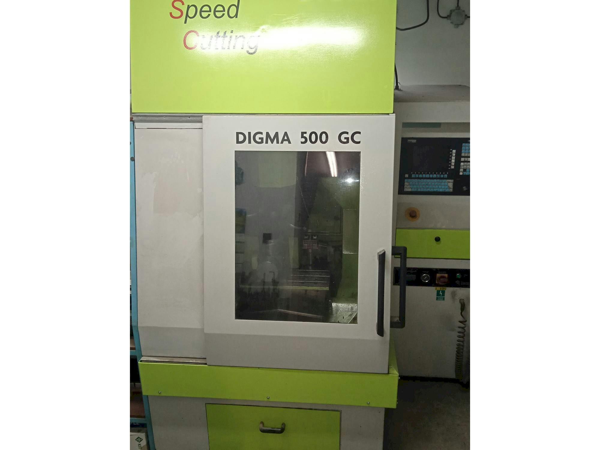 Vooraanzicht  van Exeron Digma 500 GC 5AX  machine