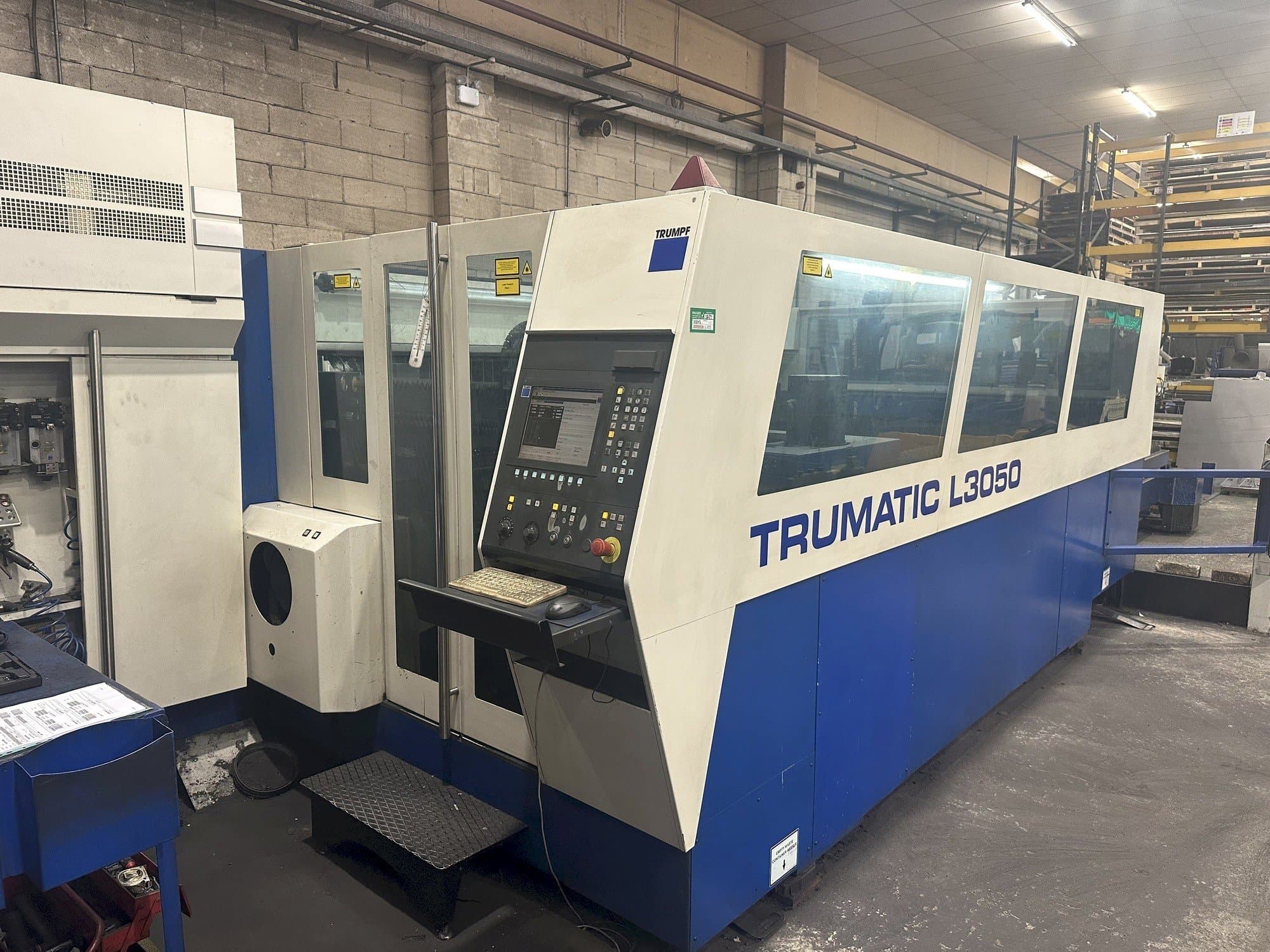 Vooraanzicht van Trumpf Trumatic L3050 machine