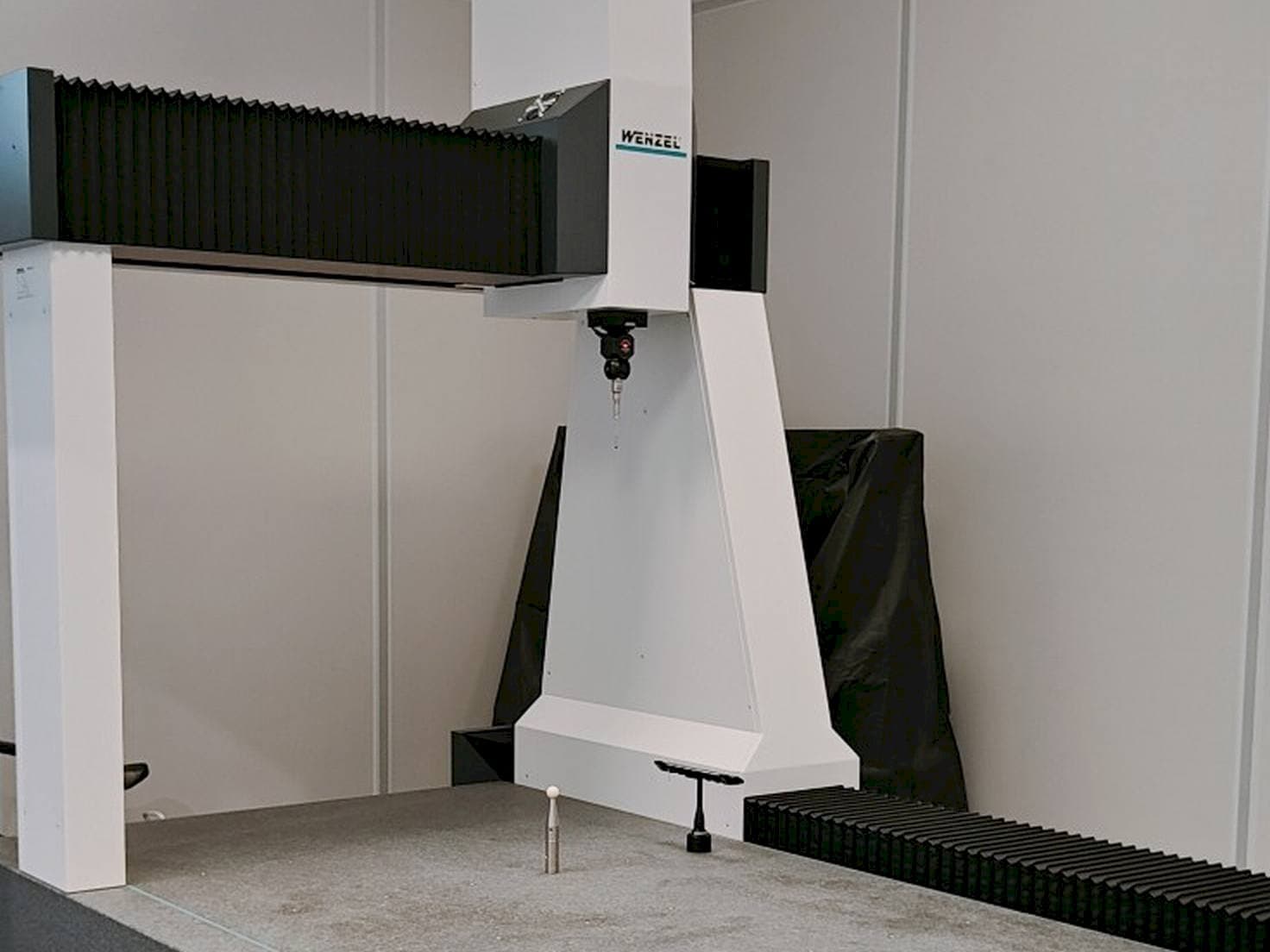 Vooraanzicht  van Wenzel LH 1010  machine