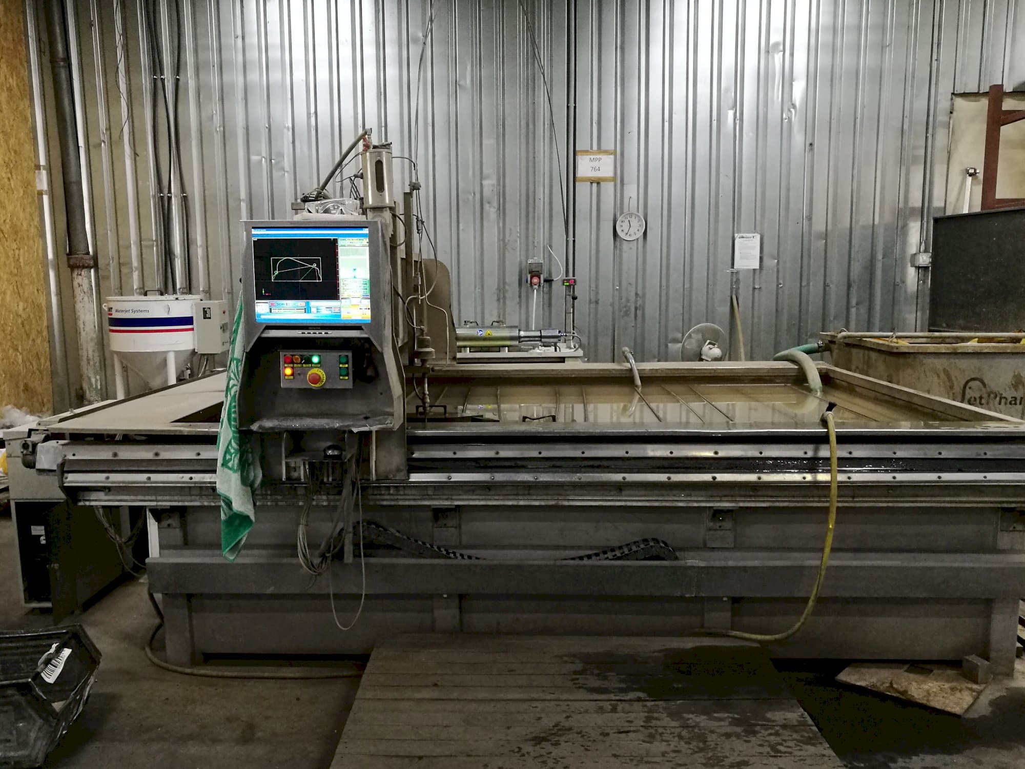 Vooraanzicht  van KMT SLV 50 CLSC machine