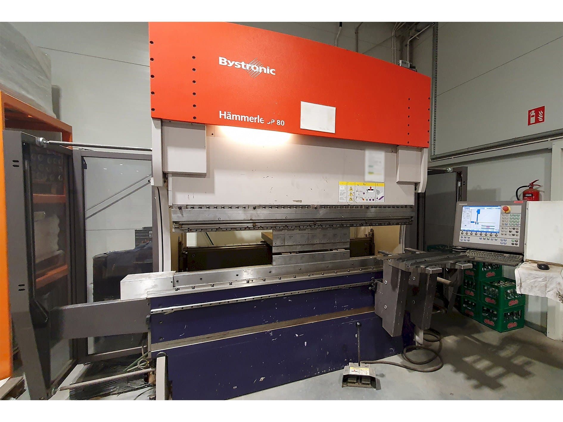 Vooraanzicht van Bystronic 3P 80/210 machine