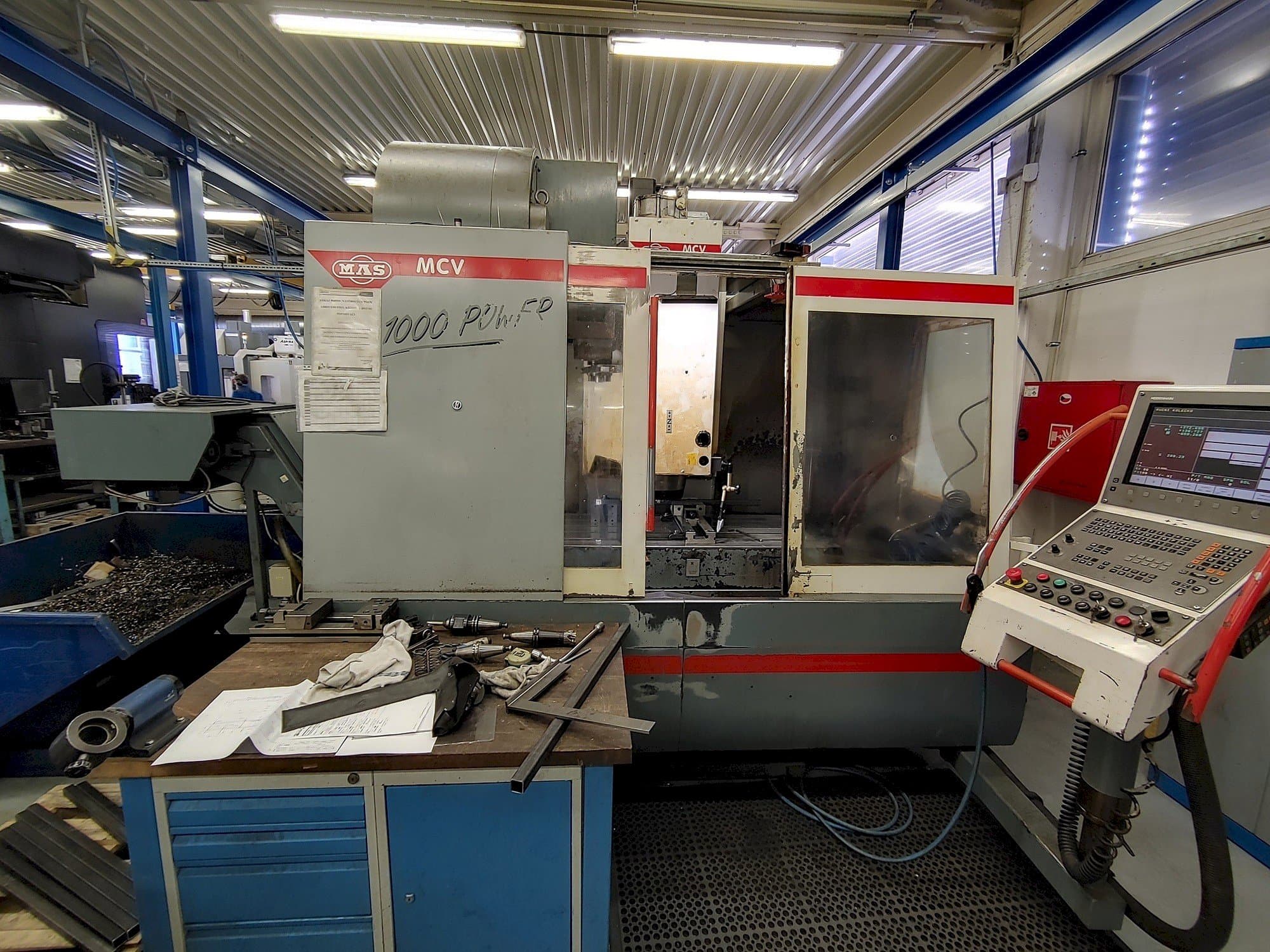 Vooraanzicht van KOVOSVIT MAS MCV 1000 Power machine