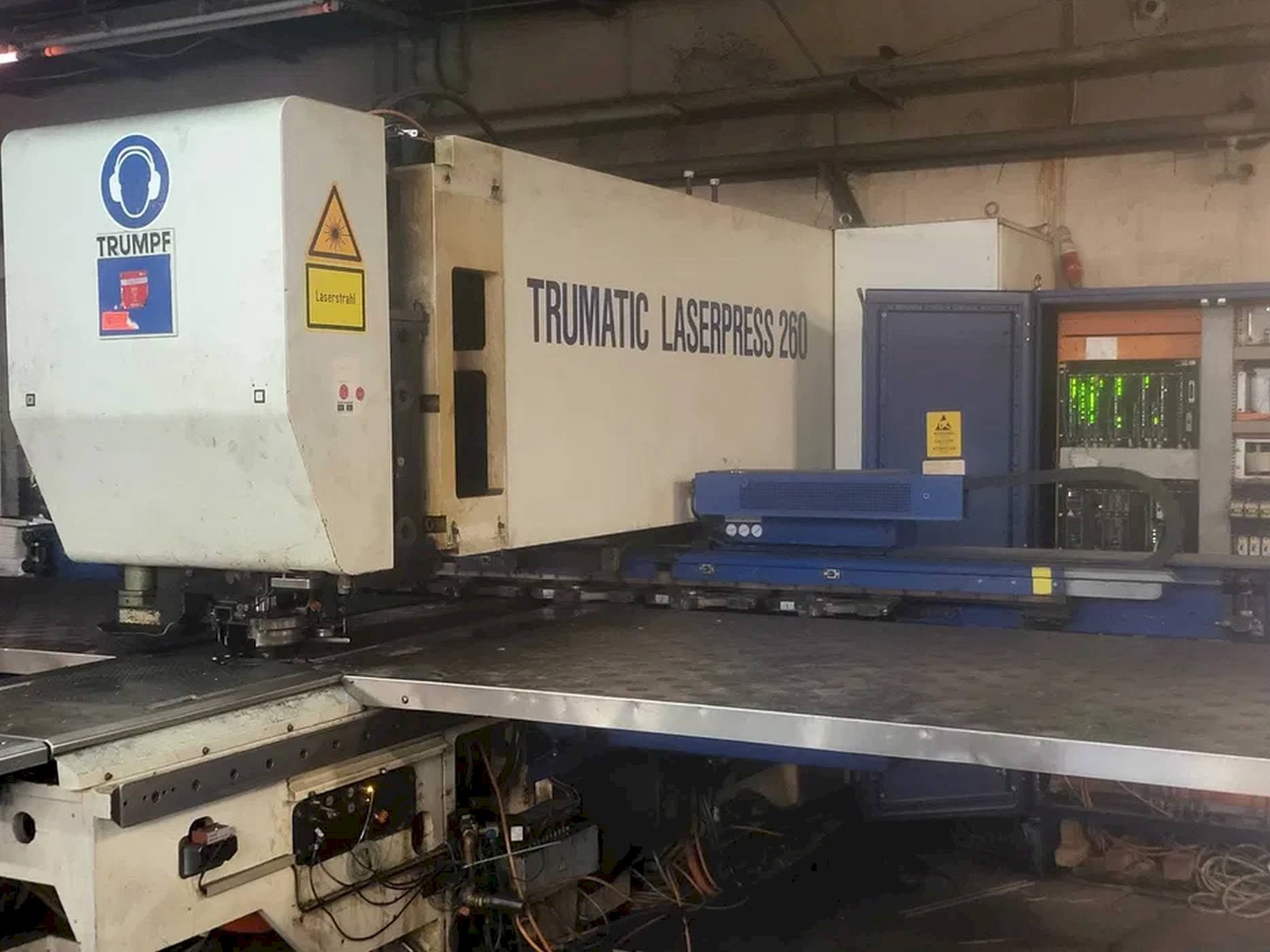 Vooraanzicht van Trumpf Trumatic 260 machine