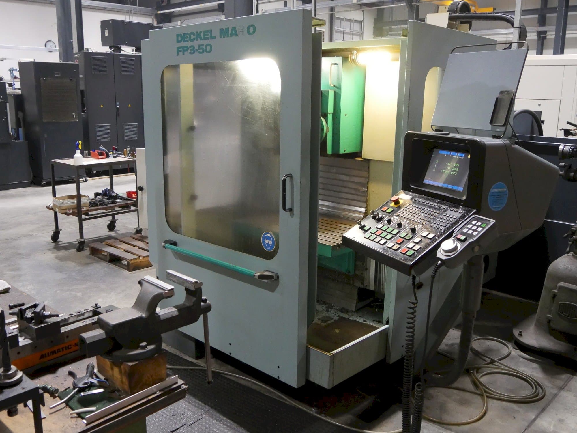 Vooraanzicht van DECKEL Maho FP3-50 machine