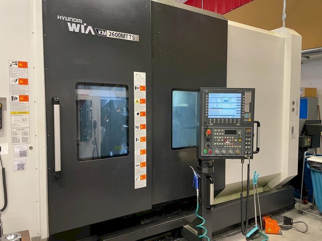 Vooraanzicht van Hyundai Wia KM 2600 MTTS machine