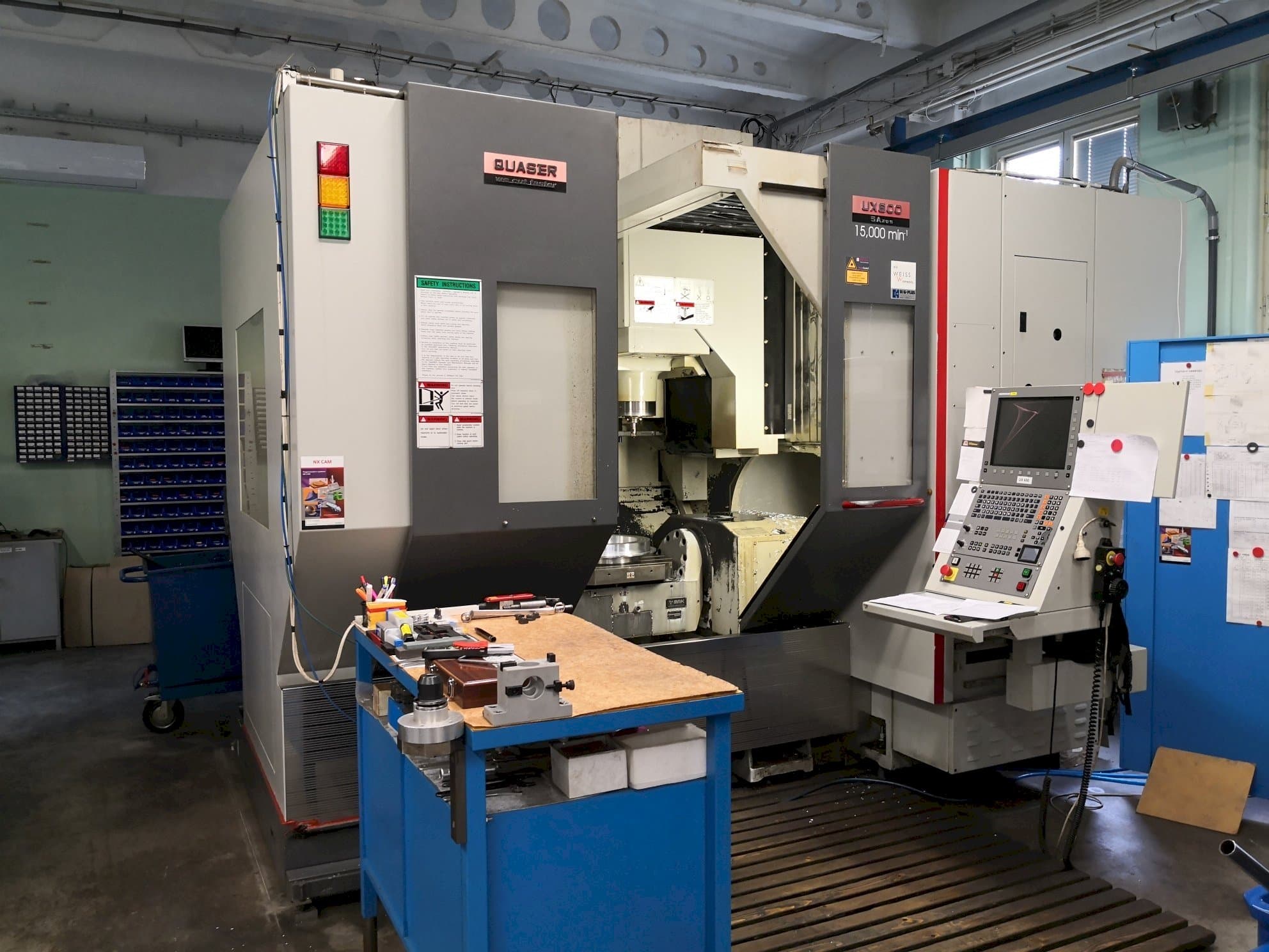 Vooraanzicht van Quaser UX-600 machine