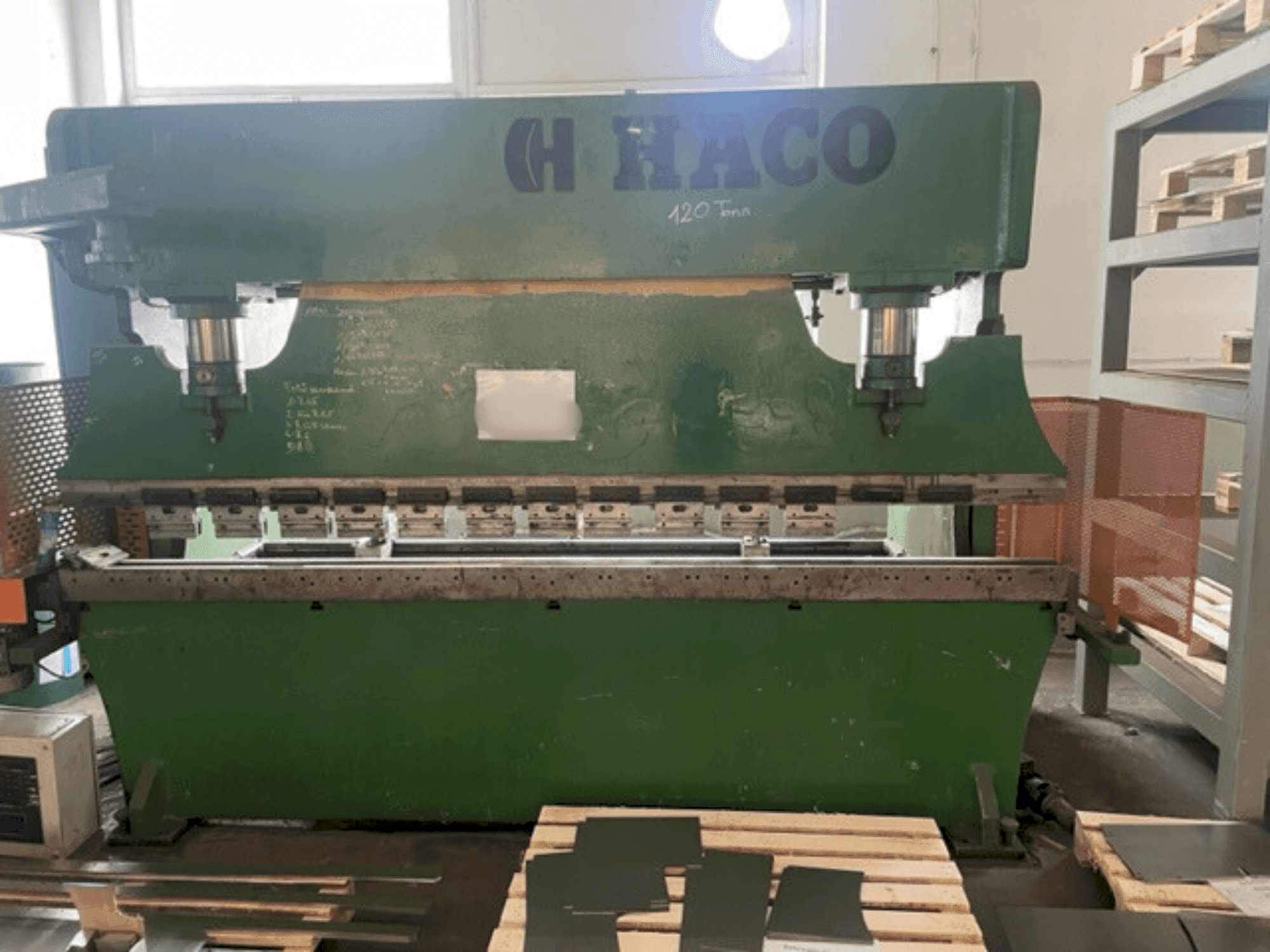 Vooraanzicht van HACO PPE S30135 machine
