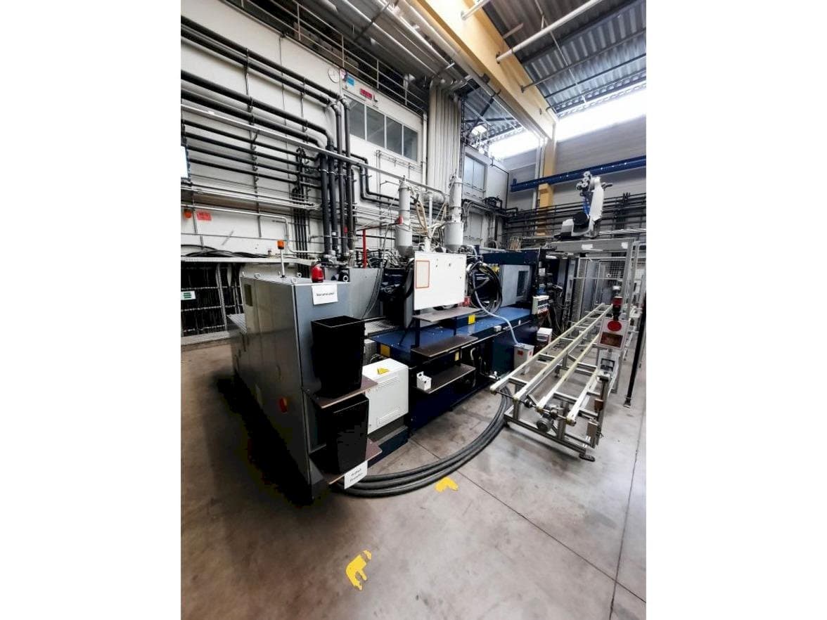 Vooraanzicht van Battenfeld HM13000/9200/7700 machine