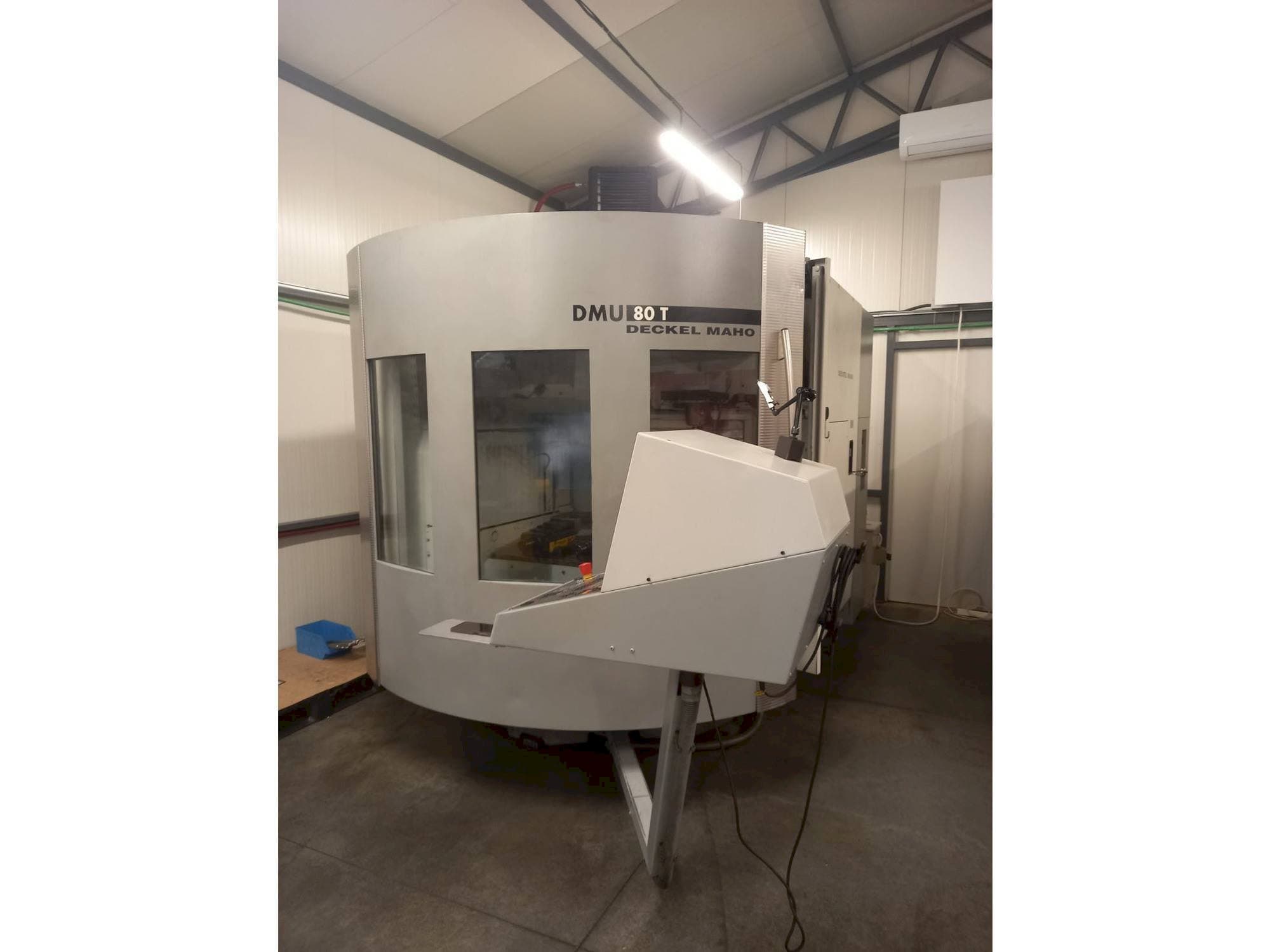 Vooraanzicht van DECKEL MAHO DMU 80T machine