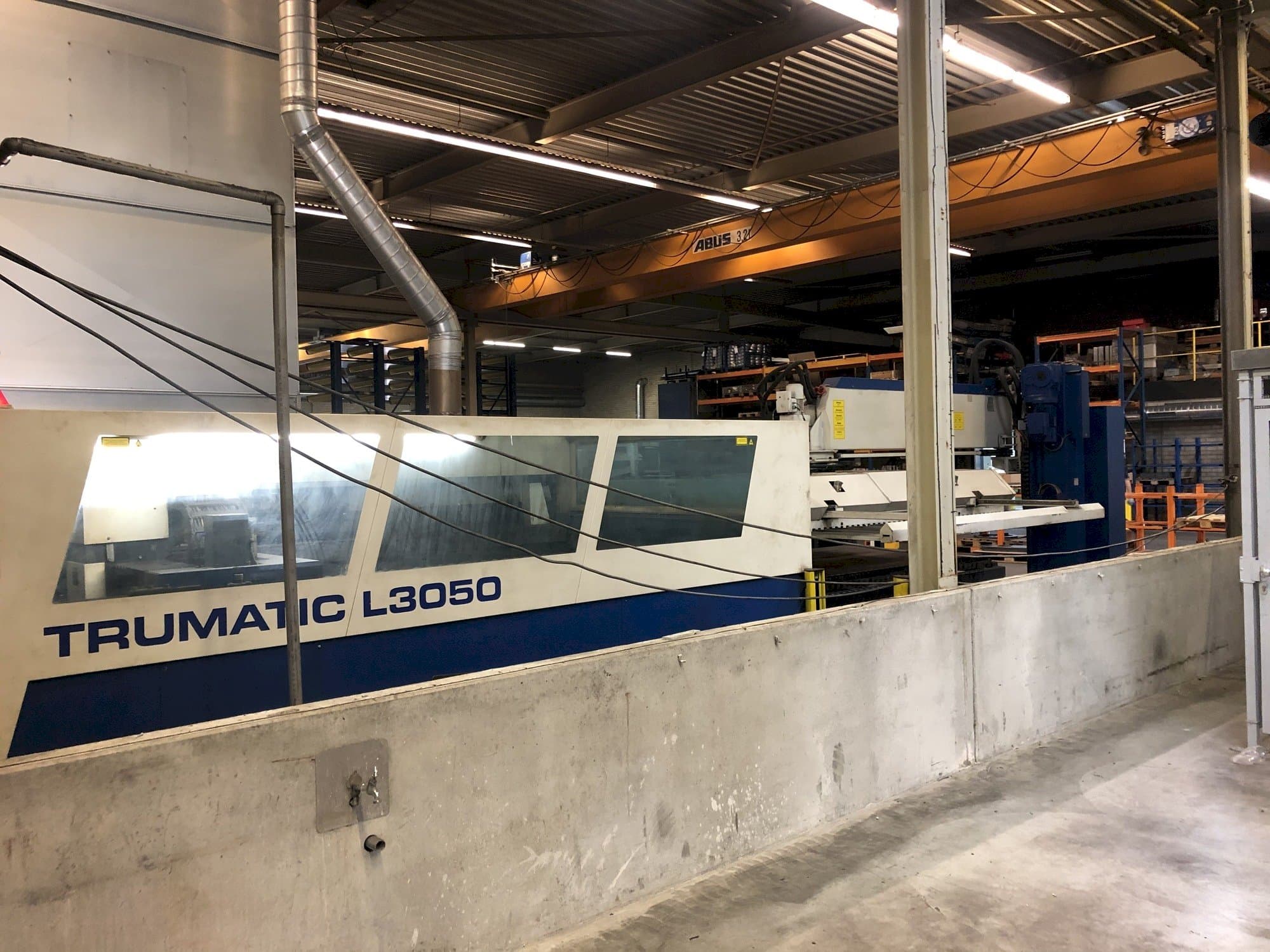 Vooraanzicht  van Trumpf Trumatic 3050  machine