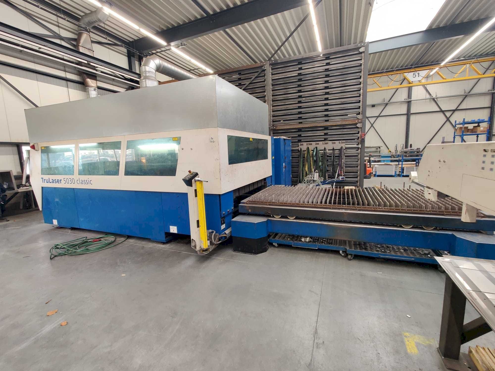 Vooraanzicht  van Trumpf TruLaser 5030 classic  machine