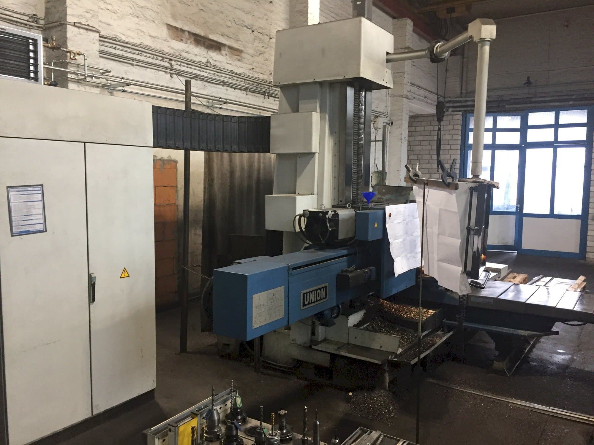 Linkerzijdeaanzicht van Union BFT 102 machine