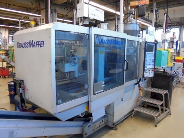 Linkerzijdeaanzicht van Krauss Maffei KM 65-390-C2 machine
