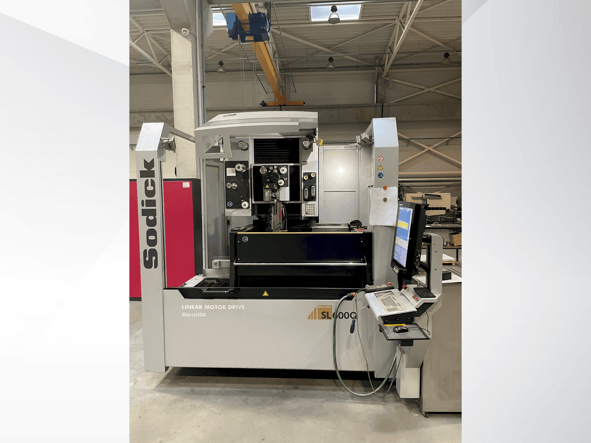 Vooraanzicht van Sodick SL600Q machine