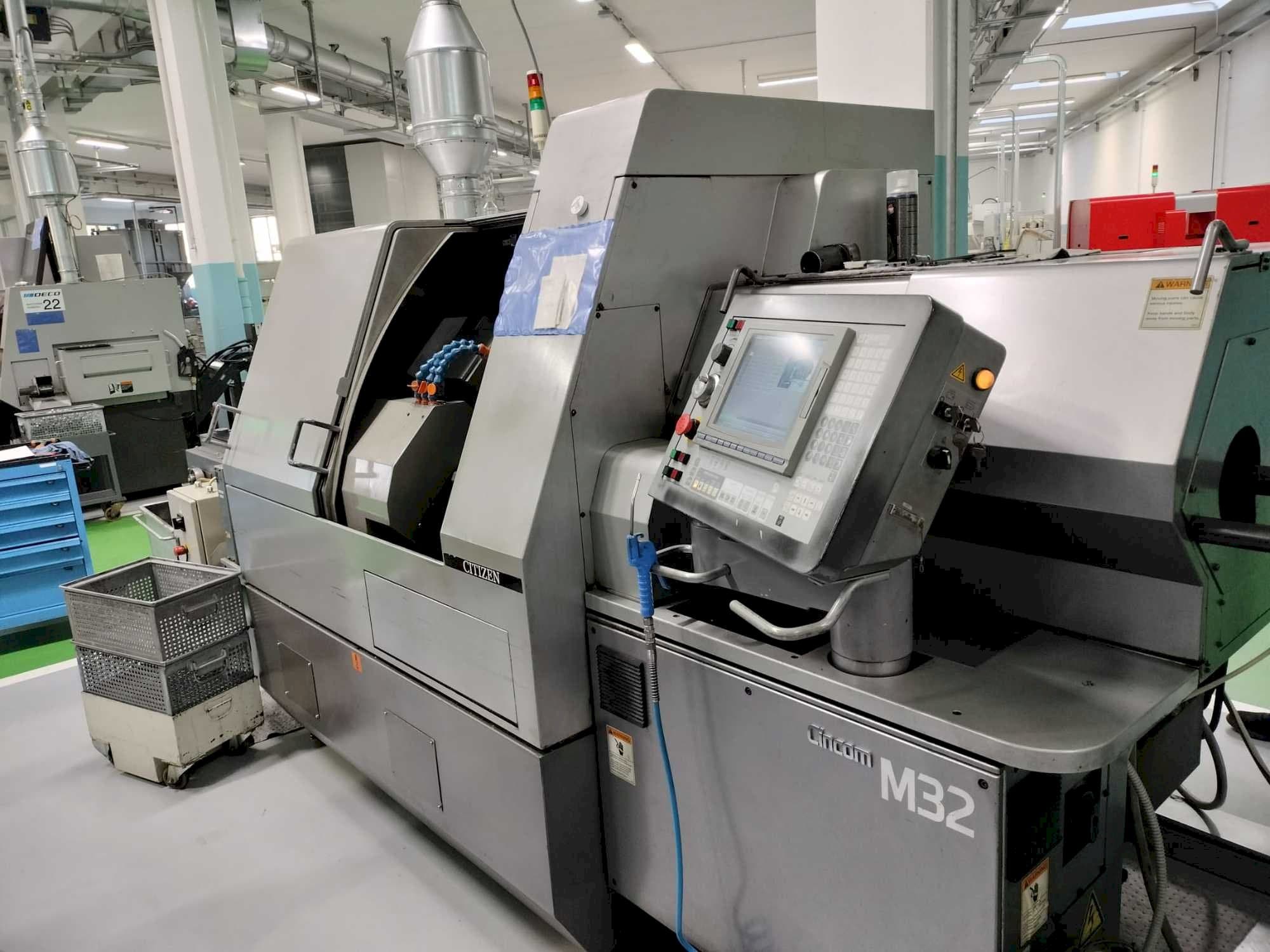 Vooraanzicht van Citizen CINCOM M32V machine