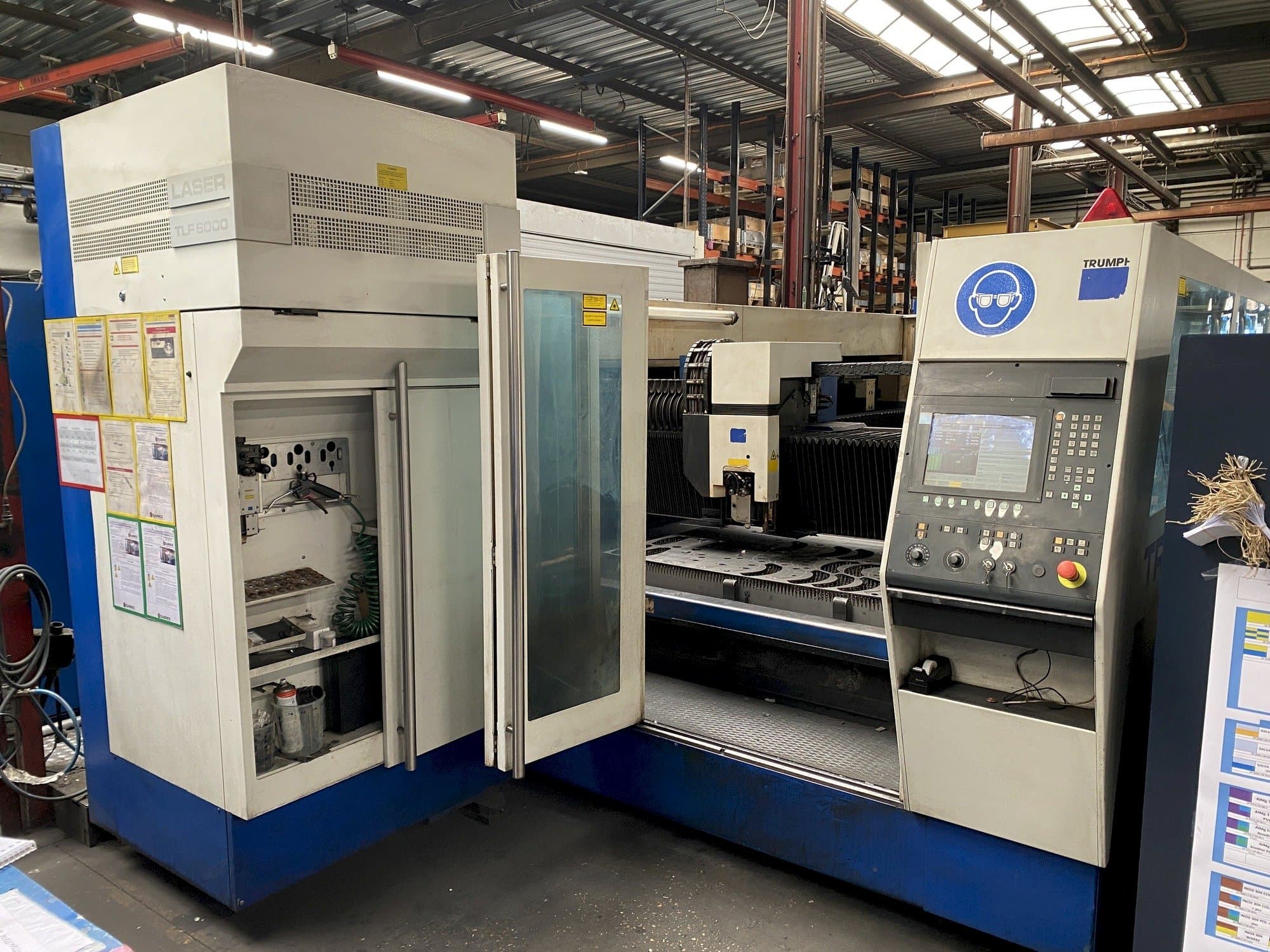 Vooraanzicht van Trumpf Trumatic L3050 machine