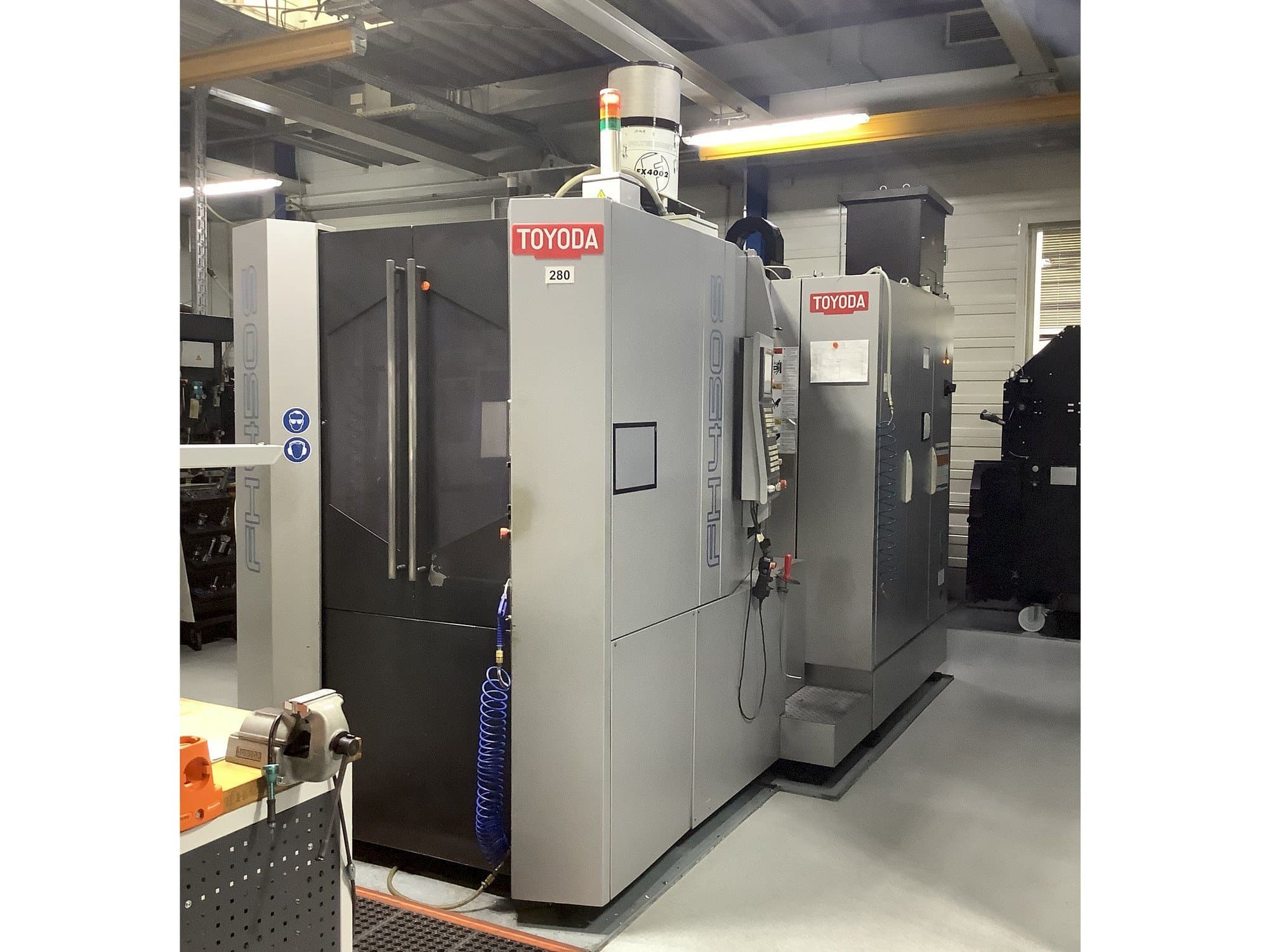 Vooraanzicht van TOYODA FH 450S machine