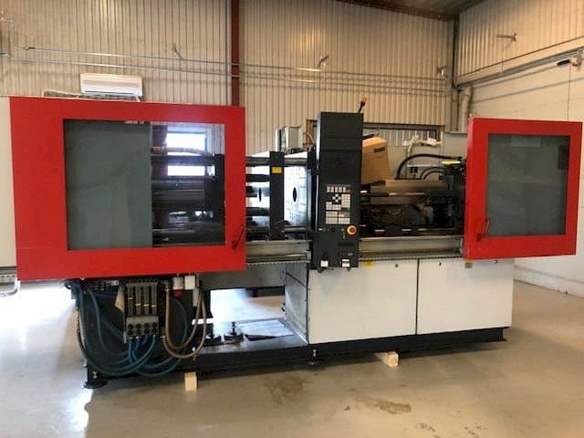 Vooraanzicht van FERROMATIK MILACRON K110 machine