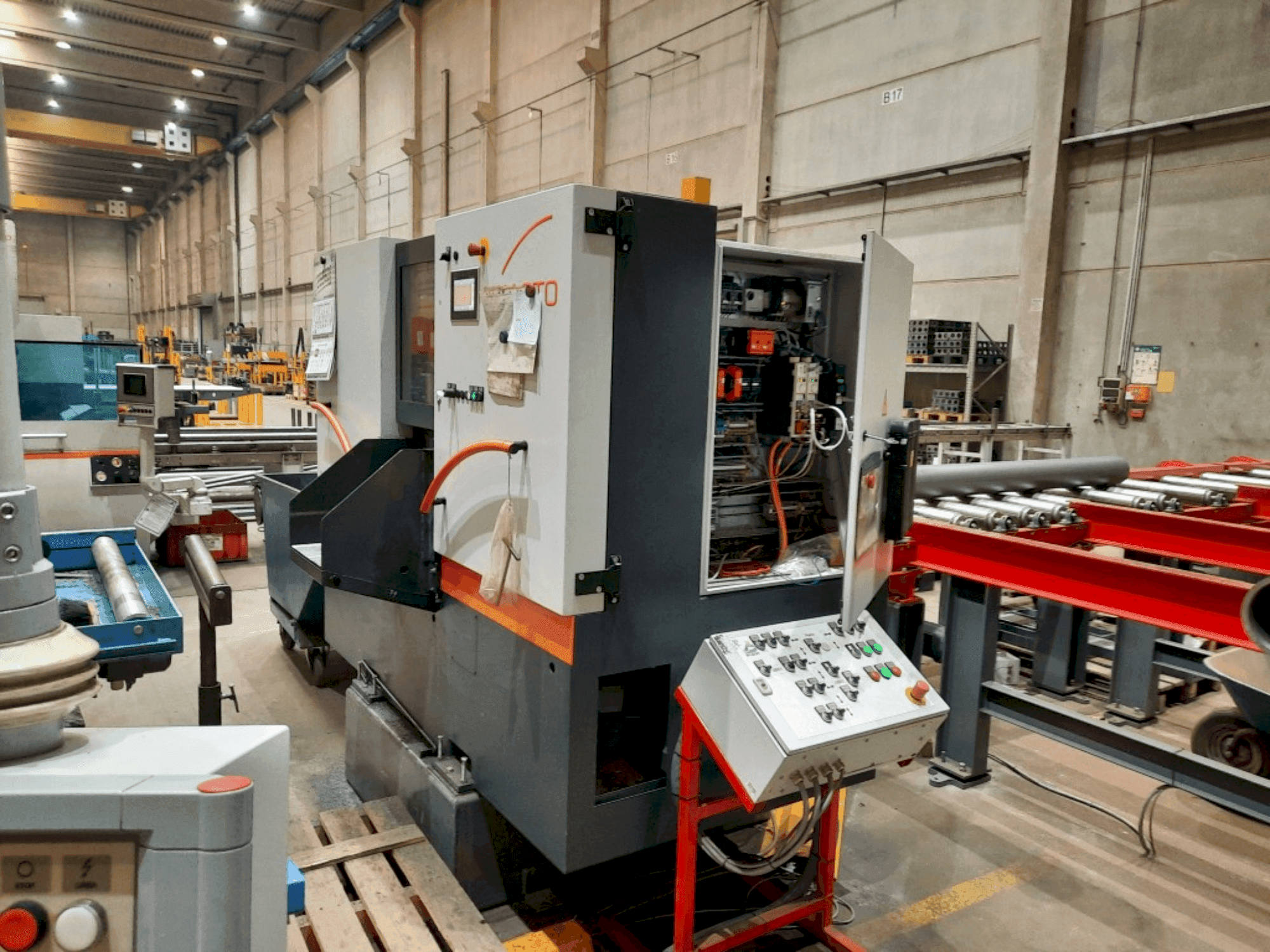 Vooraanzicht van KASTO WIN A3.3 machine