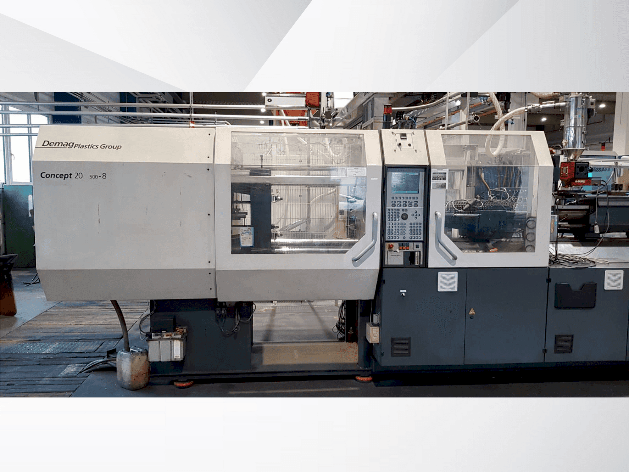 Vooraanzicht van DEMAG Concept 200/500-840 + W711 machine