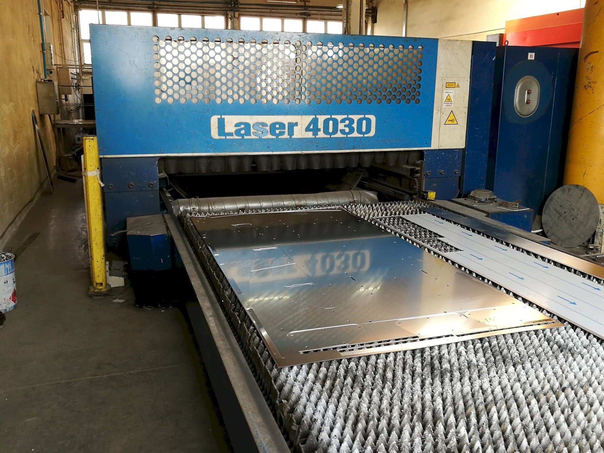 Vooraanzicht van Trumpf Trumatic L4030 machine