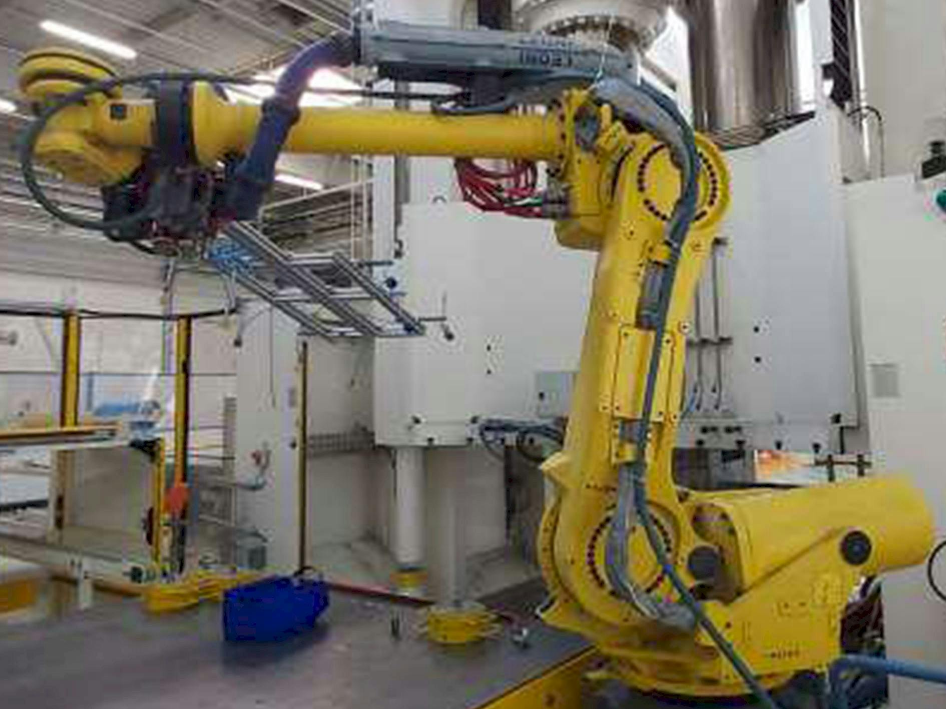 Vooraanzicht  van FANUC Robot R-2000iB/185L  machine