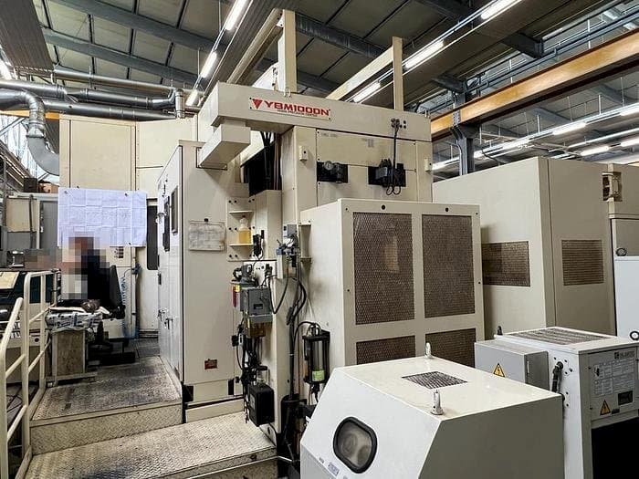 Vooraanzicht van YASDA YBM 1000N machine