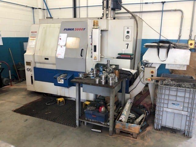 Vooraanzicht van DAEWOO Puma 2000Y machine