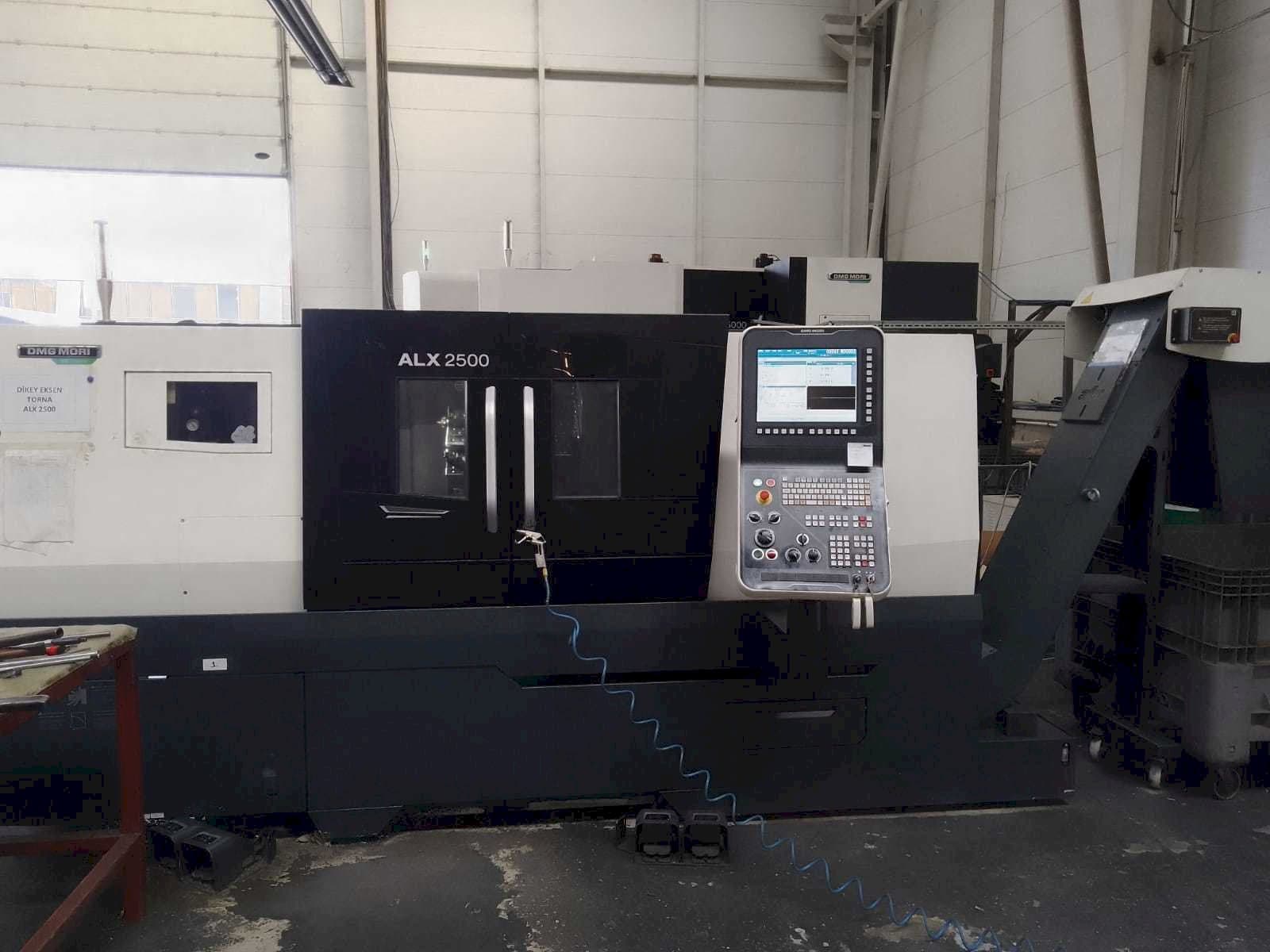 Vooraanzicht van DMG MORI ALX 2500 machine