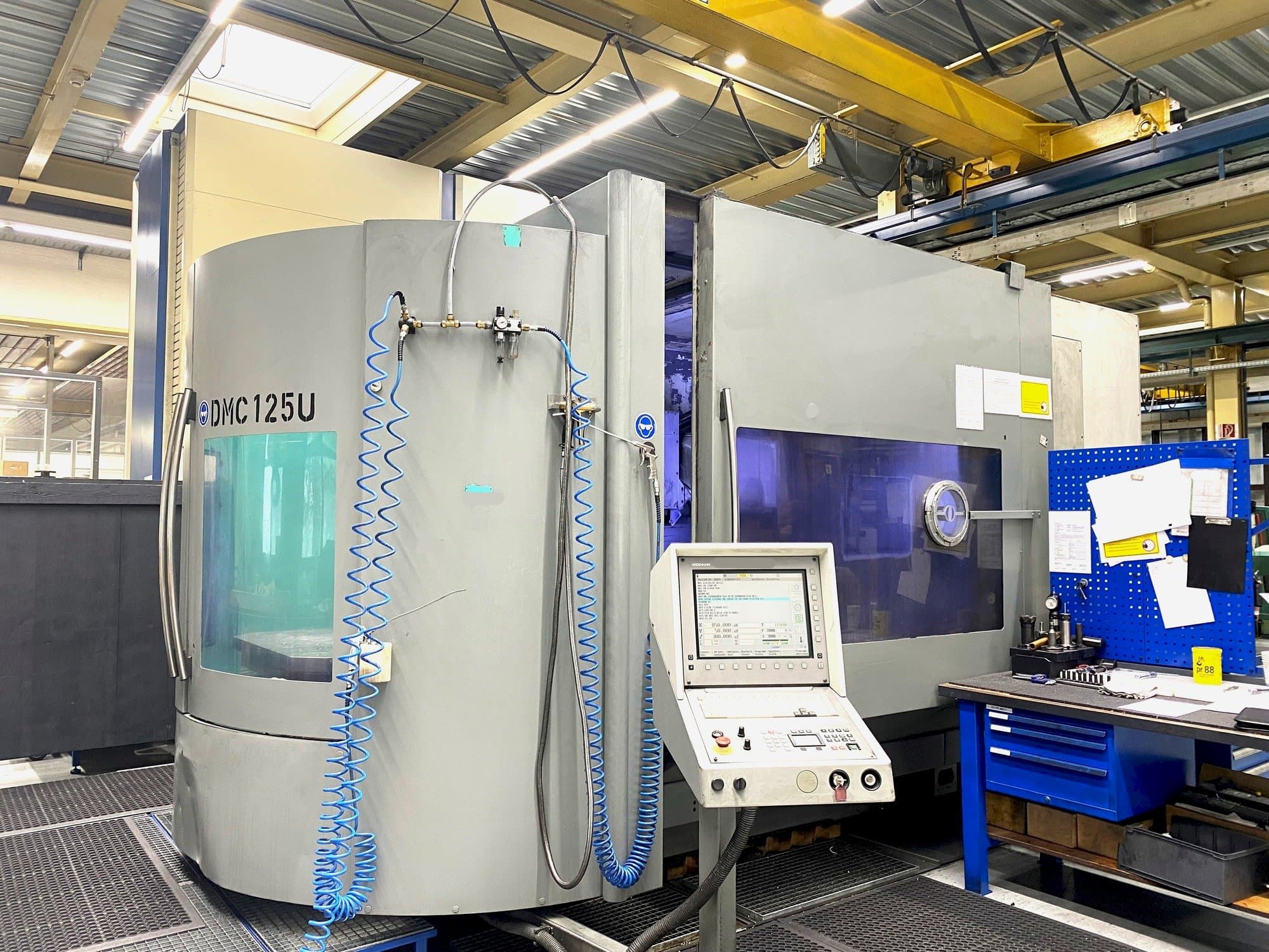 Vooraanzicht  van DMG Deckel Maho DMC 125 U  machine