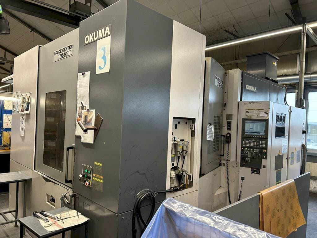 Links zicht van Okuma MA 500HB machine