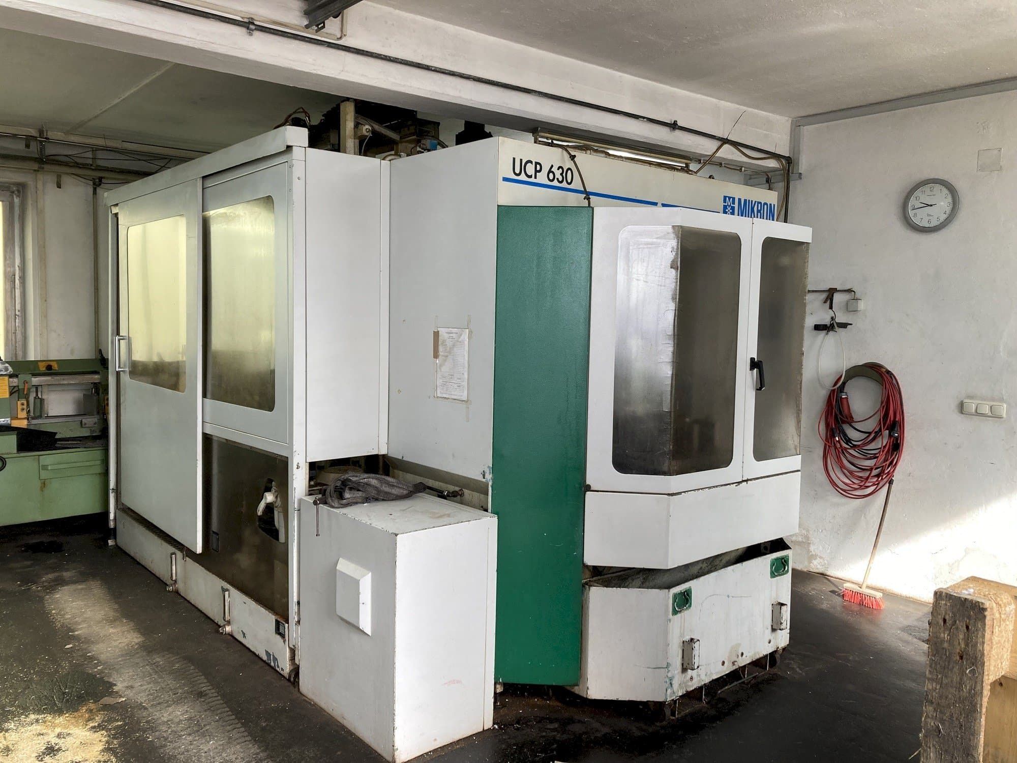 Vooraanzicht van MIKRON UCP 630 machine