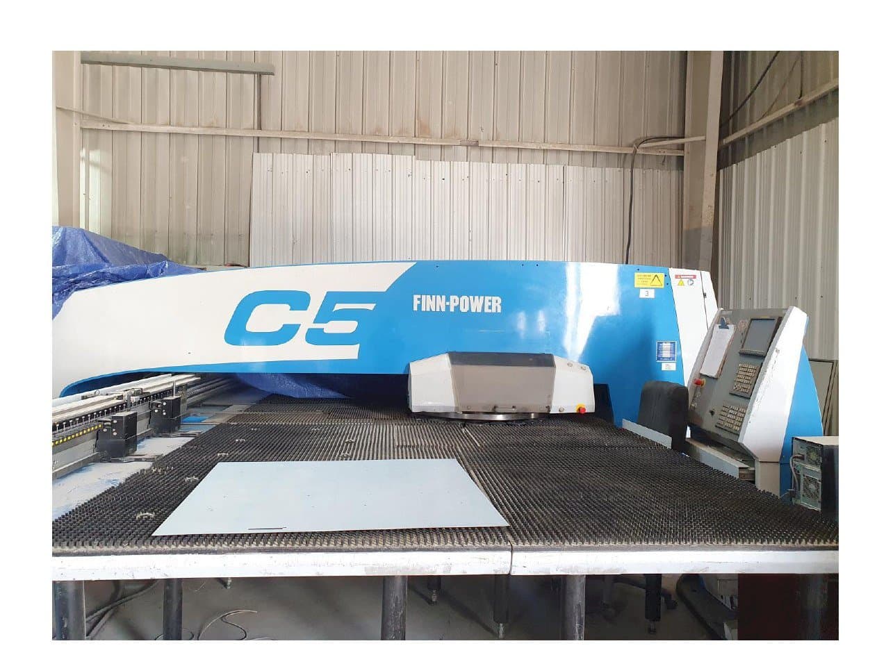 Vooraanzicht  van Finn-Power C5  machine