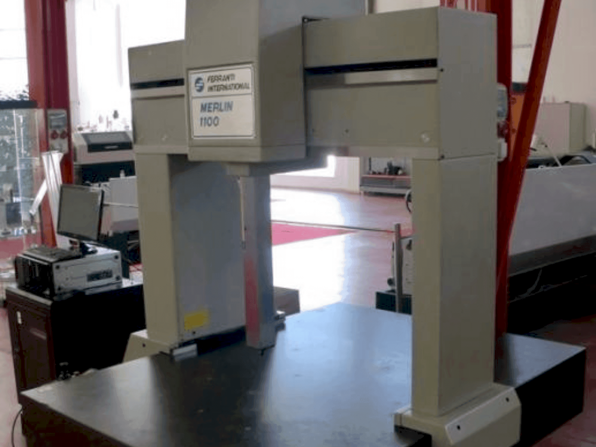 Vooraanzicht  van FERRANTI INTERNATIONAL MERLIN 1100  machine