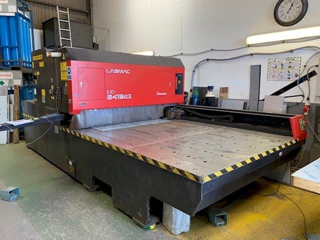 Vooraanzicht van AMADA LC 2415 Alpha 2 machine